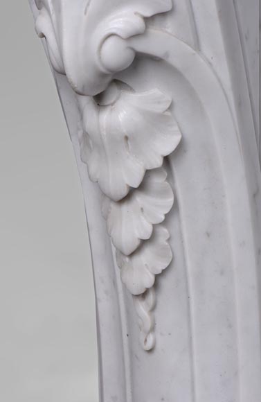 Belle cheminée de style Louis XV opulente en marbre Blanc de Carrare-5