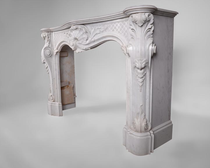 Belle cheminée de style Louis XV opulente en marbre Blanc de Carrare-7