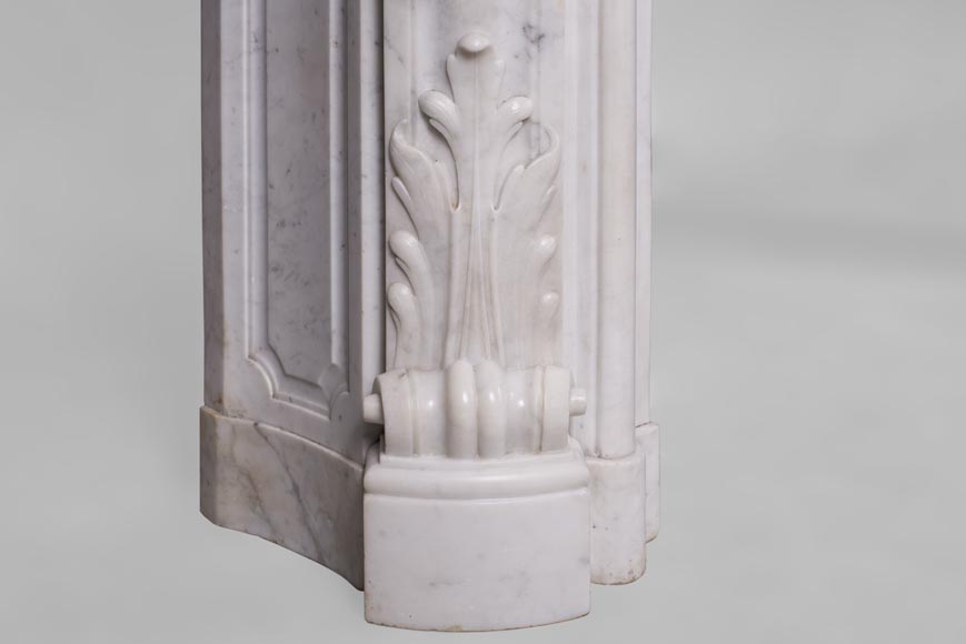 Belle cheminée ancienne de style Louis XV à décor riche en marbre Blanc de Carrare-6