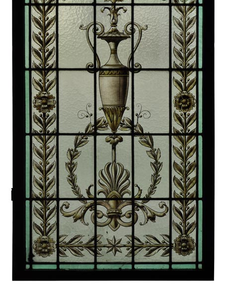 Paire de verrières en vitrail à décor de style Néo-Renaissance en grisaille à rehauts de jaune, Fin du XIXè siècle-4