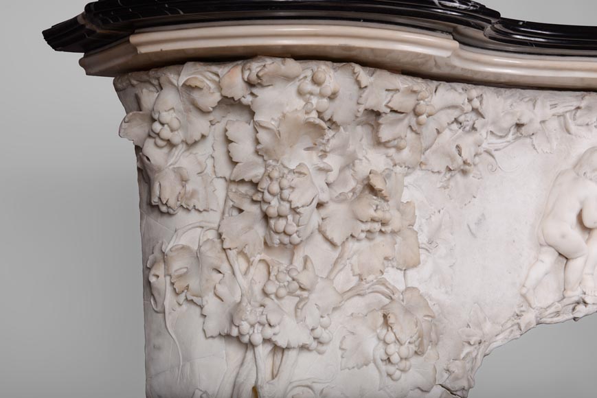 Les Jeux de l'Enfance, extraordinaire cheminée ancienne en marbre Statuaire sculpté en haut-relief à décor de putti-4
