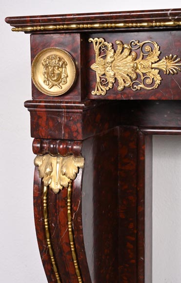 Cheminée Empire en marbre Rouge Griotte et bronzes dorés-5