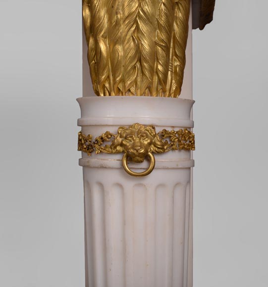 Très belle cheminée ancienne de style Louis XVI en marbre Statuaire de Carrare à colonnes en forme de carquois et ornements de bronze doré d'après le modèle du Château de Fontainebleau-14