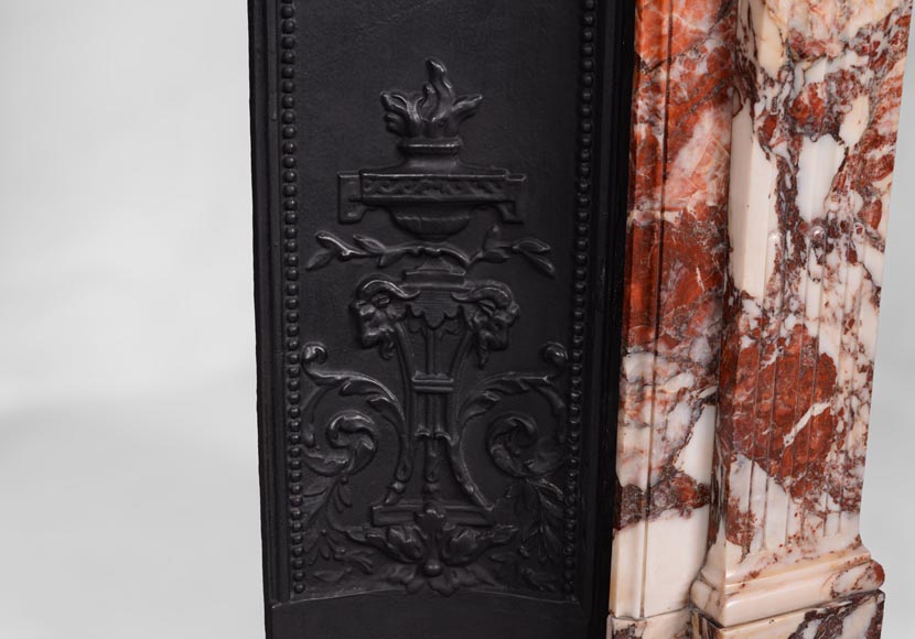 Belle cheminée ancienne de style Louis XVI à cannelures en Onyx rouge avec son intérieur en fonte-11