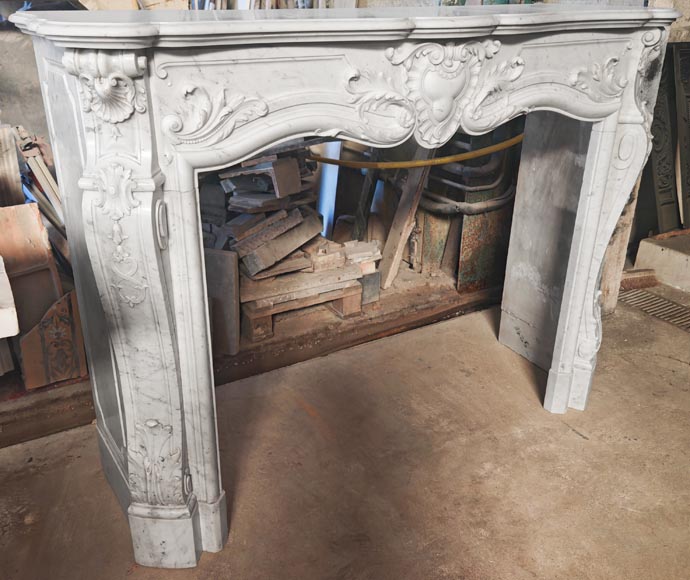 Cheminée de style Louis XV en marbre de Carrare richement décorée Cheminée de style Louis XV en marbre de Carrare richement décorée-5