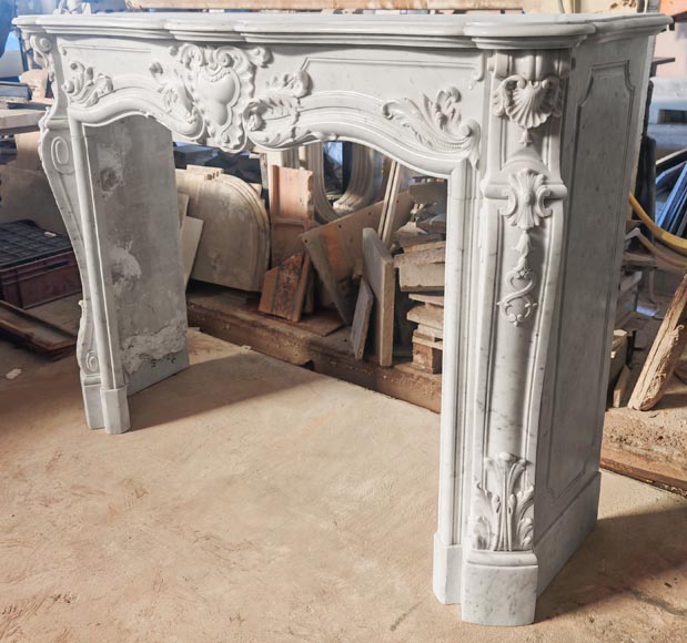 Cheminée de style Louis XV en marbre de Carrare richement décorée Cheminée de style Louis XV en marbre de Carrare richement décorée-9