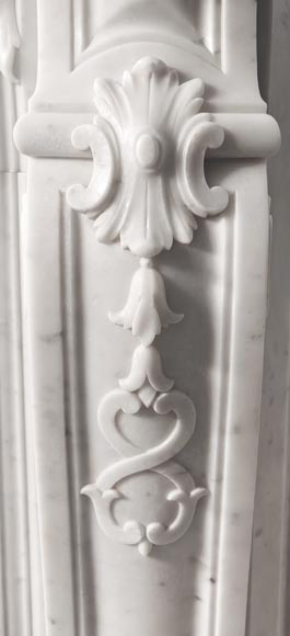 Cheminée de style Louis XV en marbre de Carrare richement décorée Cheminée de style Louis XV en marbre de Carrare richement décorée-12