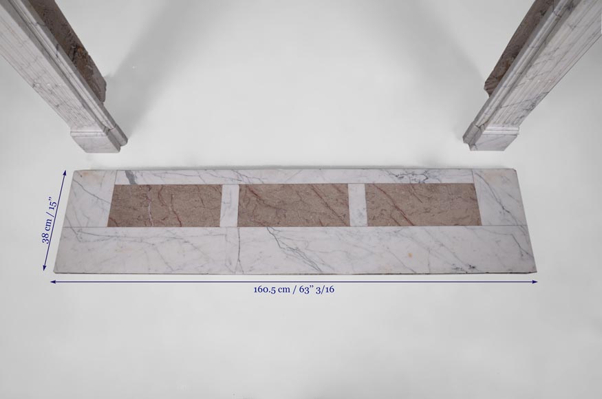 Cheminée ancienne de style Louis XVI à cannelures en marbre de Carrare veiné-8
