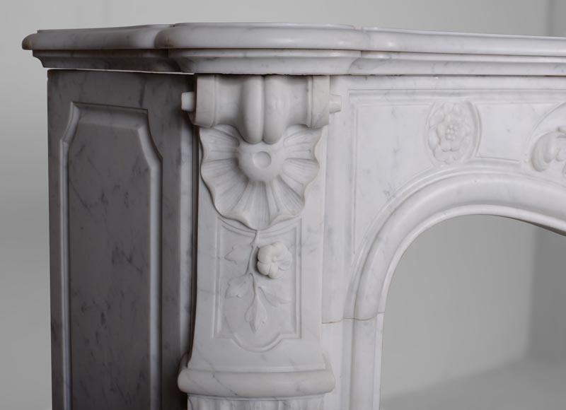 Belle cheminée ancienne de style Louis XV à coquille sculptée en marbre de Carrare-6