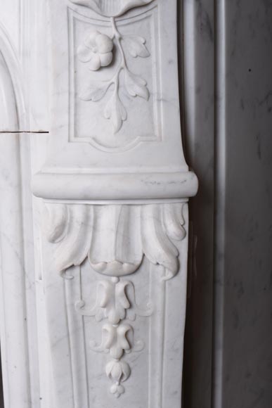 Belle cheminée ancienne de style Louis XV à coquille sculptée en marbre de Carrare-11