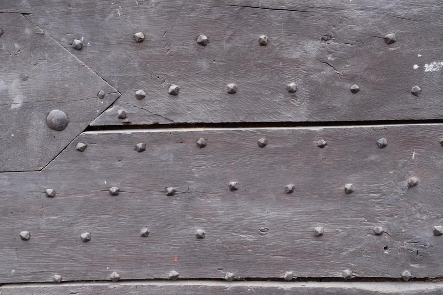 Rare porte ancienne en chêne à lames cloutées, XVIIIè siècle-3