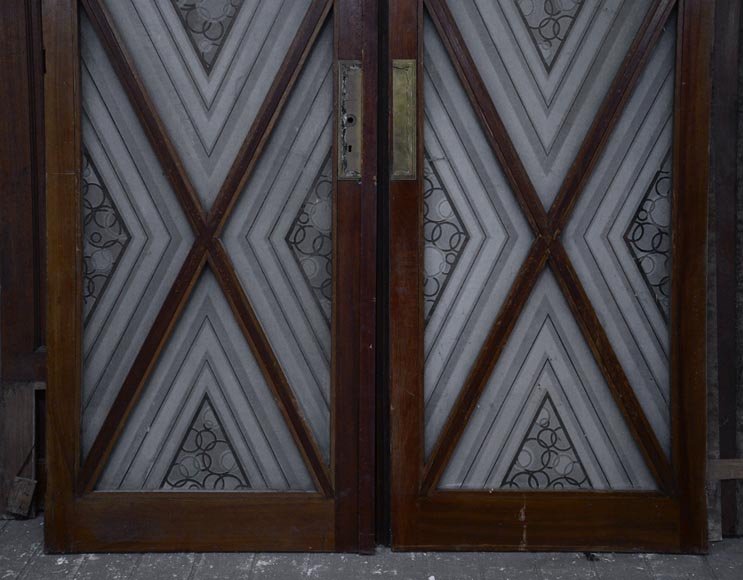 Belle grande double porte ancienne de style Art déco en bois et verre gravé au décor de losanges -3