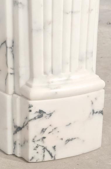 Cheminée de style Louis XV en marbre Paonazzo décorée d'une coquille feuillagée-6