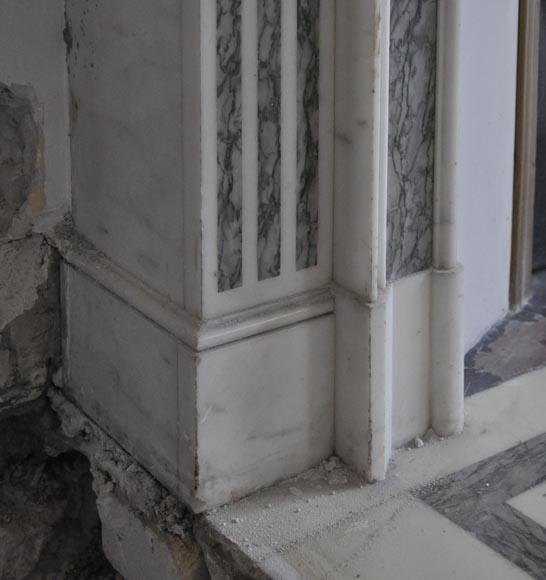 Belle cheminée ancienne de style Victorien en marbre Statuaire de Carrare et incrustations de marbre Vert d'Estours aux vases et à la coupe-6