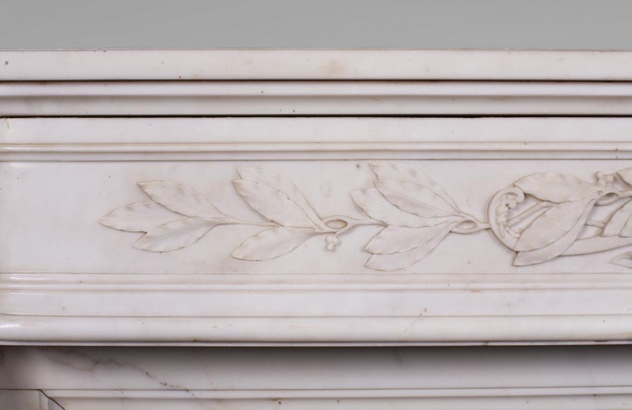 Cheminée ancienne de style Louis XVI, en marbre de Carrare, au carquois-2