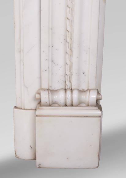 Cheminée ancienne de style Louis XVI, en marbre de Carrare, au carquois-9