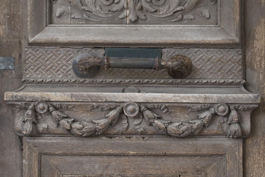 Importante porte cochère en chêne sculpté de style Napoléon III-1