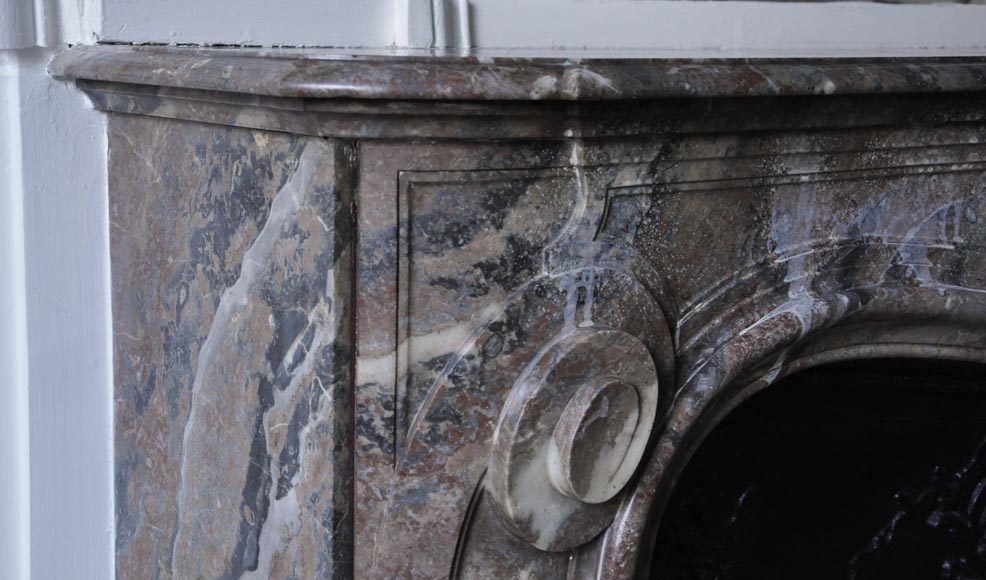 Cheminée ancienne de style Louis XV en marbre Rouge du Nord à la coquille feuillagée -3
