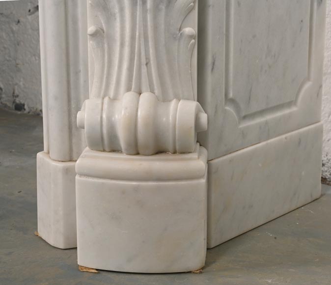 Cheminée de style Louis XV en marbre de Carrare au décor de palmettes-6