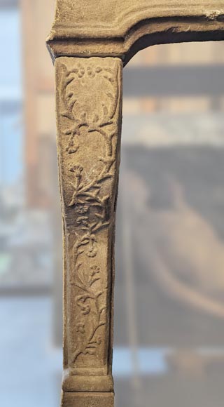 Chéminée d'époque Louis XIII en pierre au décor végétal-5