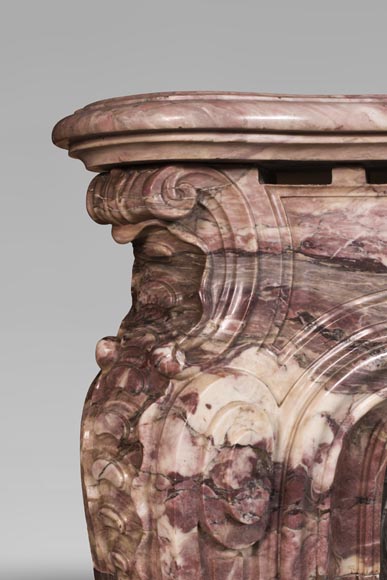 Très belle cheminée ancienne de style Louis XV en marbre Fleur de Pêcher richement sculptée-6