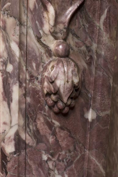 Très belle cheminée ancienne de style Louis XV en marbre Fleur de Pêcher richement sculptée-11
