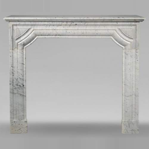 Cheminée de style Louis XIV en marbre de Carrare moucheté