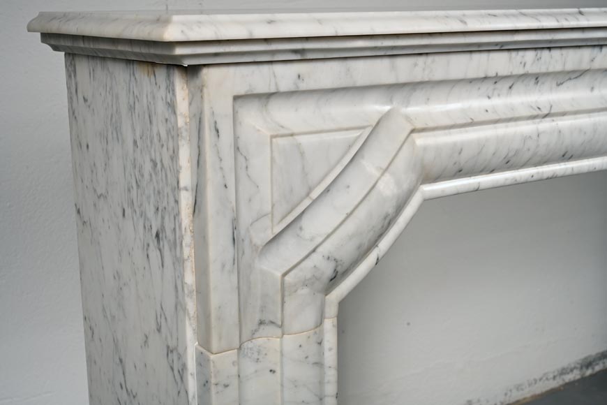 Cheminée de style Louis XIV en marbre de Carrare moucheté-4