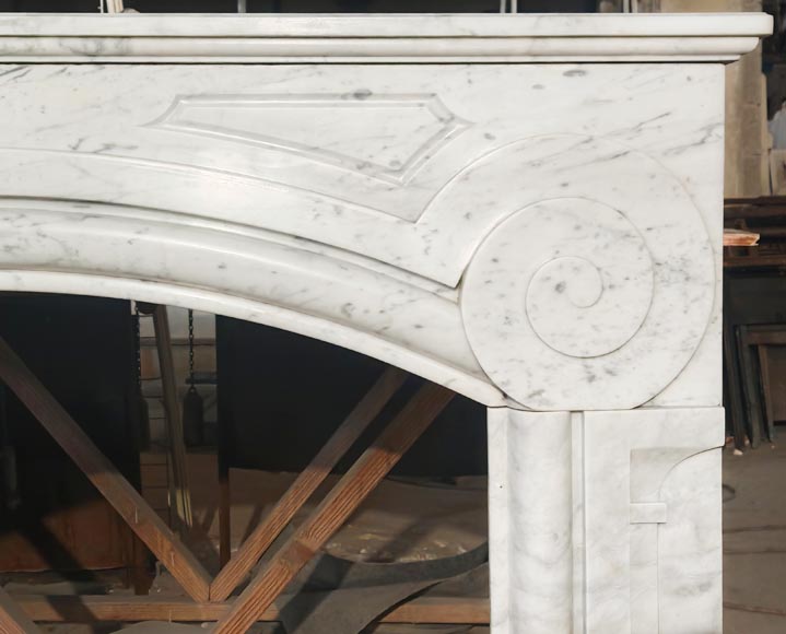 Cheminée de style Louis XIV à boudin en marbre de Carrare-7