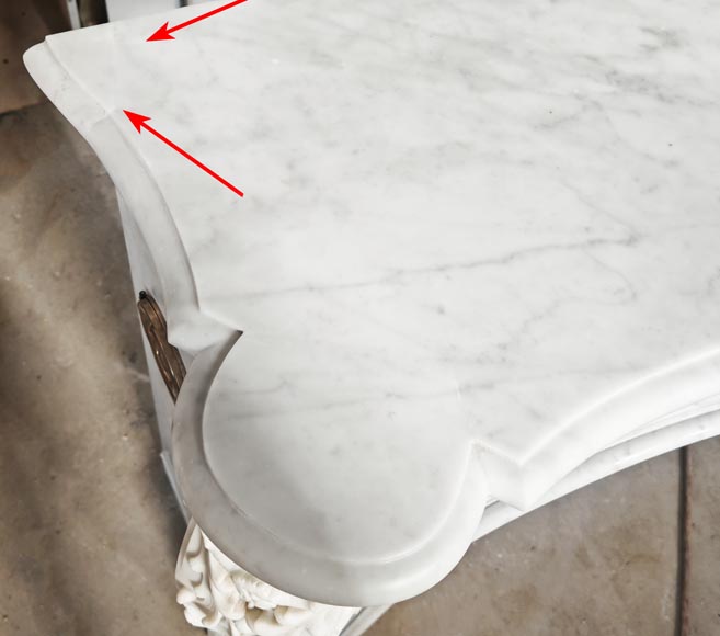 Cheminée de style Louis XV en marbre de Carrare richement décorée de coquilles et de fleurs Cheminée de style Louis XV en marbre de Carrare richement décorée de coquilles et de fleurs-14