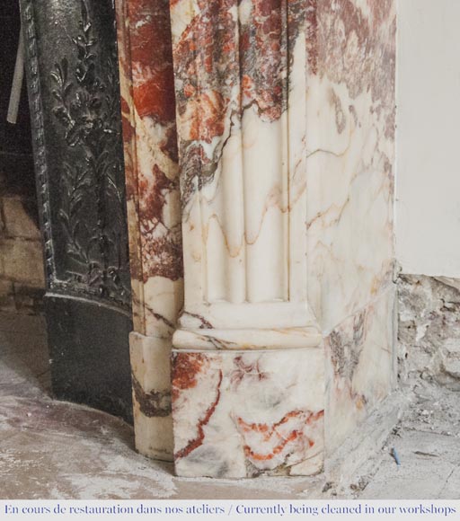Cheminée ancienne de style Louis XVI à rudentures en marbre-7
