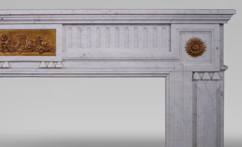 Cheminée ancienne de style Napoléon III en marbre de Carrare et ornementations de bronze doré-6