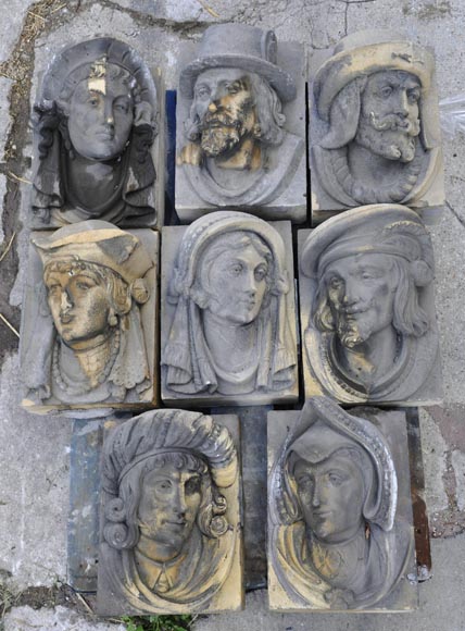 Ensemble de visages sculptés et d'éléments décoratifs en pierre de Soleil des Ardennes, fin du XIXe siècle-1
