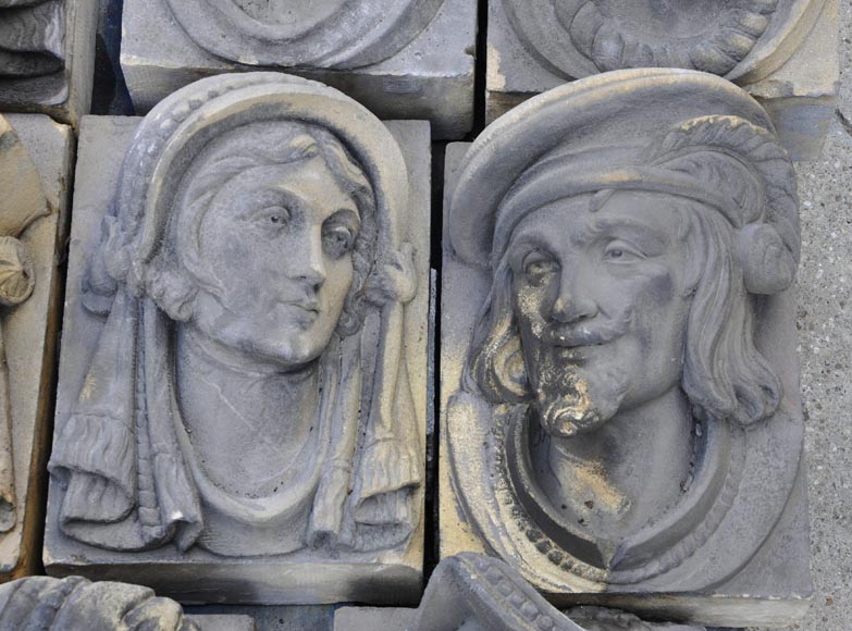 Ensemble de visages sculptés et d'éléments décoratifs en pierre de Soleil des Ardennes, fin du XIXe siècle-4