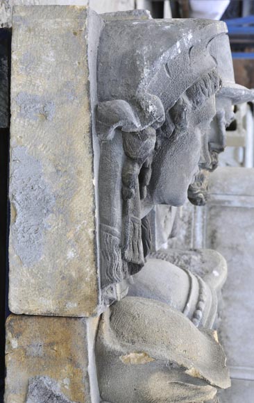 Ensemble de visages sculptés et d'éléments décoratifs en pierre de Soleil des Ardennes, fin du XIXe siècle-11