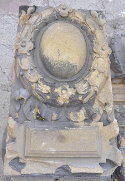 Ensemble de visages sculptés et d'éléments décoratifs en pierre de Soleil des Ardennes, fin du XIXe siècle-12