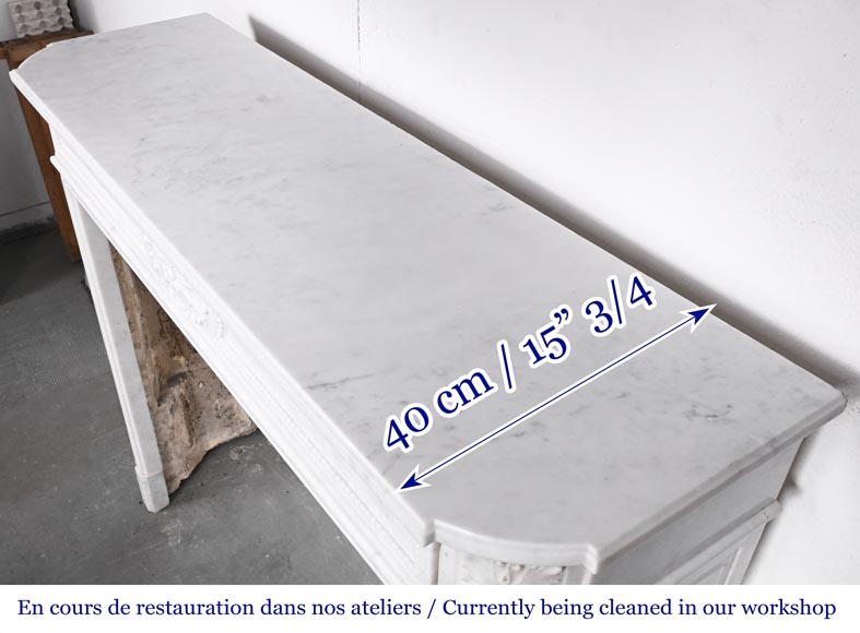 Cheminée de style Louis XVI en marbre de Carrare à coins arrondis Cheminée de style Louis XVI en marbre de Carrare à coins arrondis-10