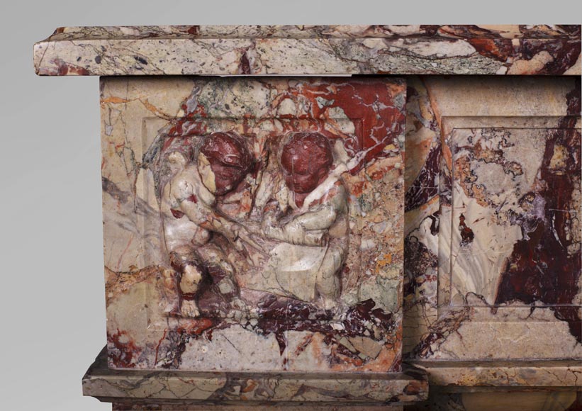 Cheminée ancienne de style néo-classique, en marbre Sarrancolin richement sculpté sur le thème des arts-6