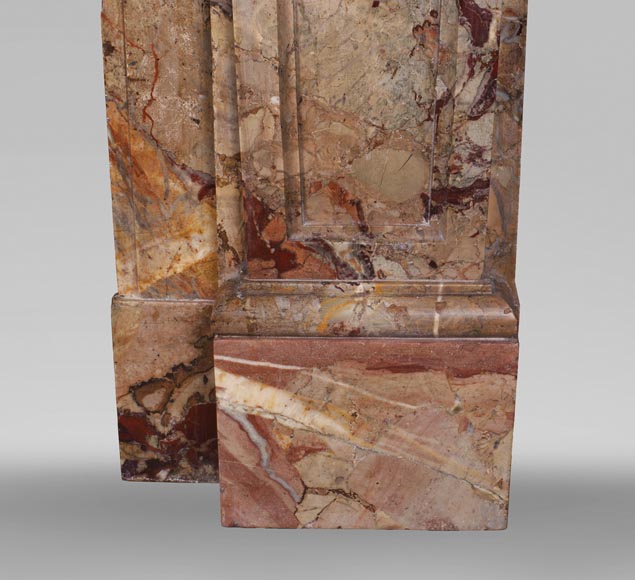 Cheminée ancienne de style néo-classique, en marbre Sarrancolin richement sculpté sur le thème des arts-13