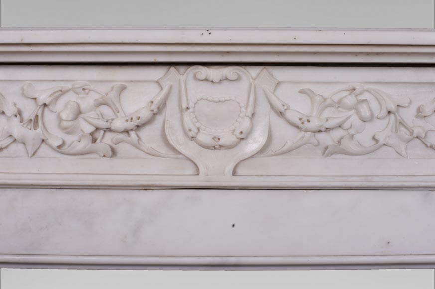 Cheminée ancienne de style Louis XVI en marbre Statuaire de Carrare-1