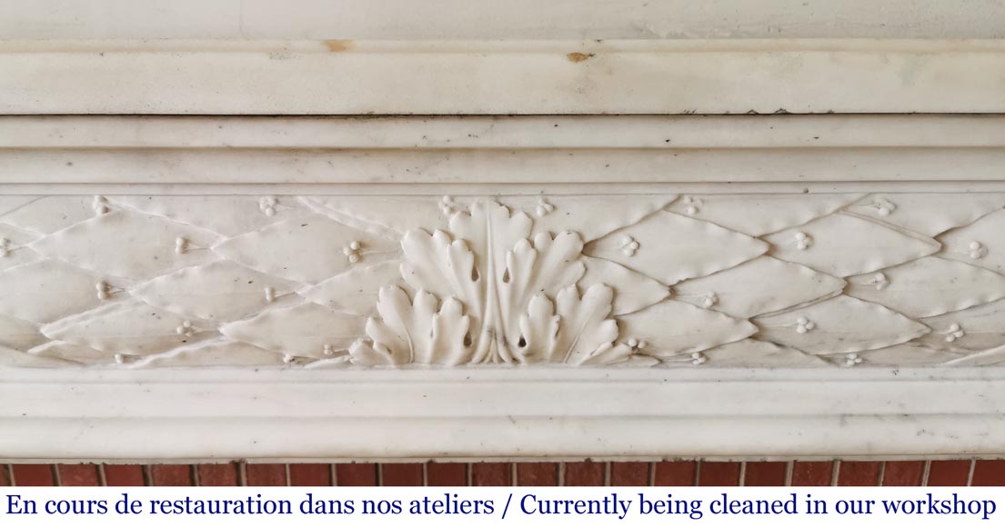 Cheminée ancienne d'époque Louis XVI en marbre statuaire-1
