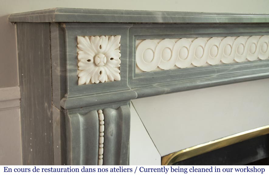 Cheminée ancienne de style Louis XVI en marbre Bleu Turquin et marbre de Carrare-3