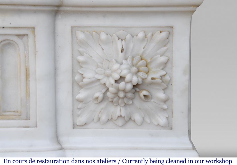 Cheminée ancienne de style Louis XVI en marbre de Carrare au panier fleuri-13
