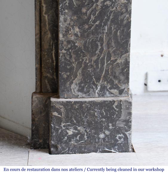 Cheminée ancienne de style Napoléon III en marbre à modillons-5