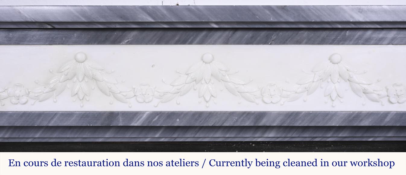 Cheminée de style Empire en marbre bleu turquin à colonnes en marbre statuaire-1