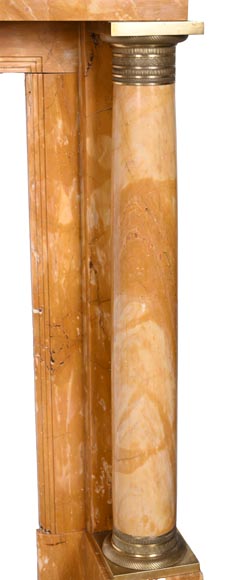 Cheminée de style Empire en marbre Jaune de Sienne à colonnes et rosaces en bronze doré-9