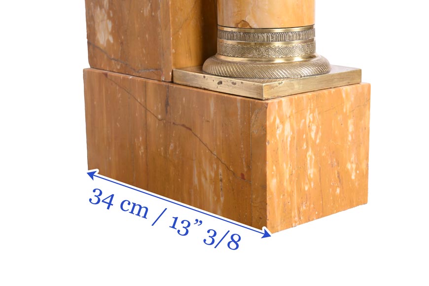 Cheminée de style Empire en marbre Jaune de Sienne à colonnes et rosaces en bronze doré-10