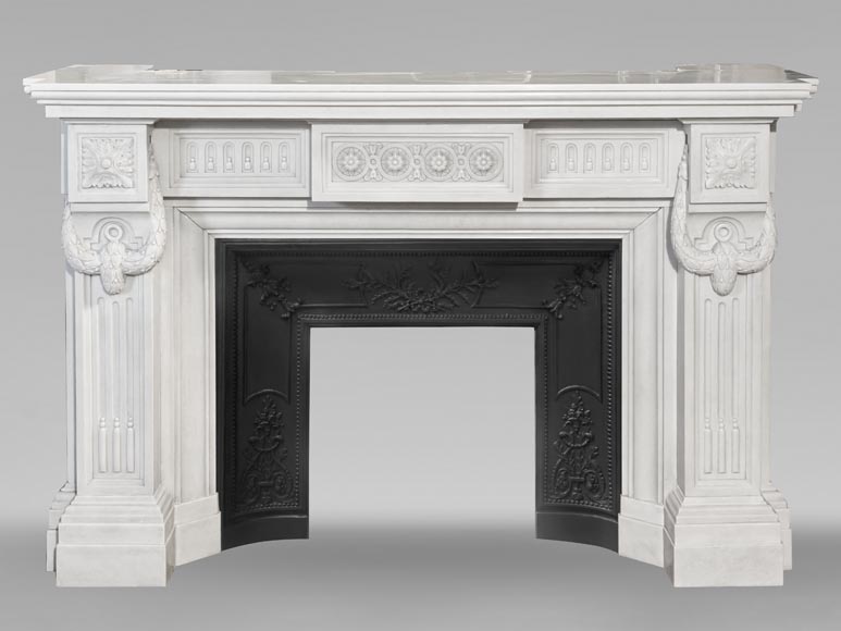 Importante cheminée style Louis XVI en marbre de Carrare, à décor de cannelure et de guirlande Importante cheminée style Louis XVI en marbre de Carrare, à décor de cannelure et de guirlande-0