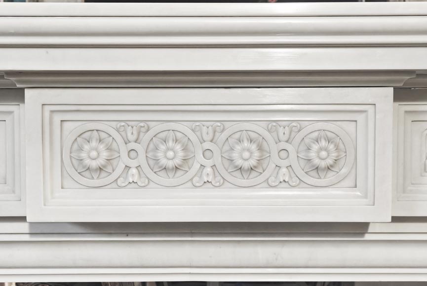 Importante cheminée style Louis XVI en marbre de Carrare, à décor de cannelure et de guirlande Importante cheminée style Louis XVI en marbre de Carrare, à décor de cannelure et de guirlande-1