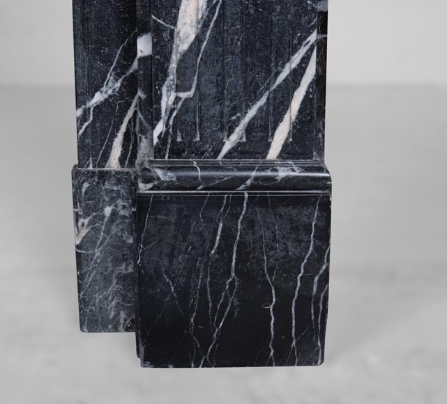 Cheminée de style Louis XVI en marbre noir Marquina-8